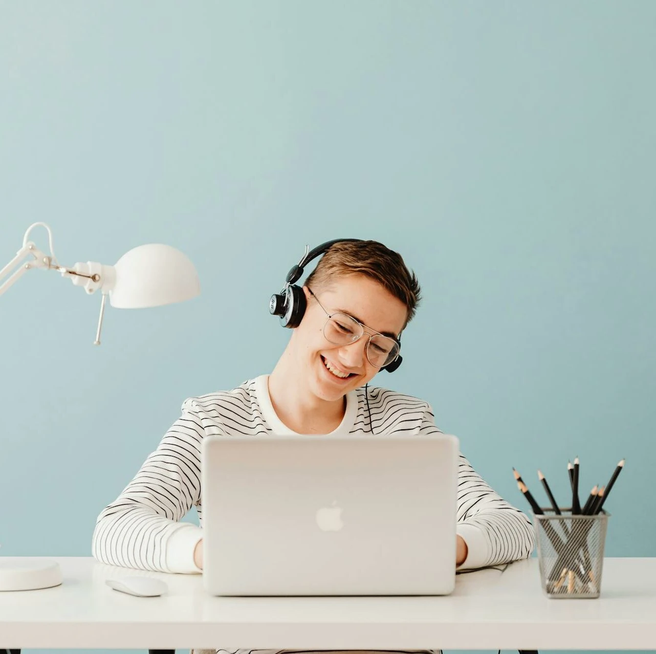 Nastolatka ucząca się angielskiego